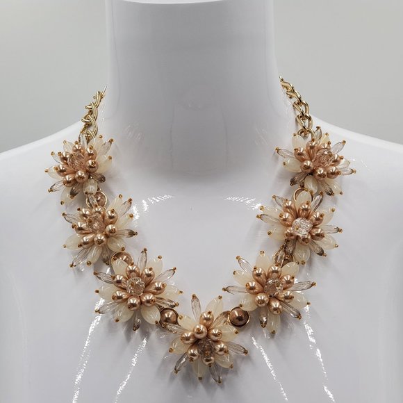 Banana Republic Flower Bib Necklace - Picture 3 of 16